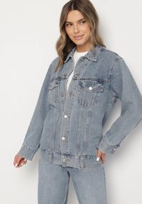 Born2be - Niebieska Kurtka Jeansowa o Klasycznym Kroju Anlarra. Okazja: na co dzień. Kolor: niebieski. Materiał: jeans. Wzór: grochy. Styl: klasyczny #3