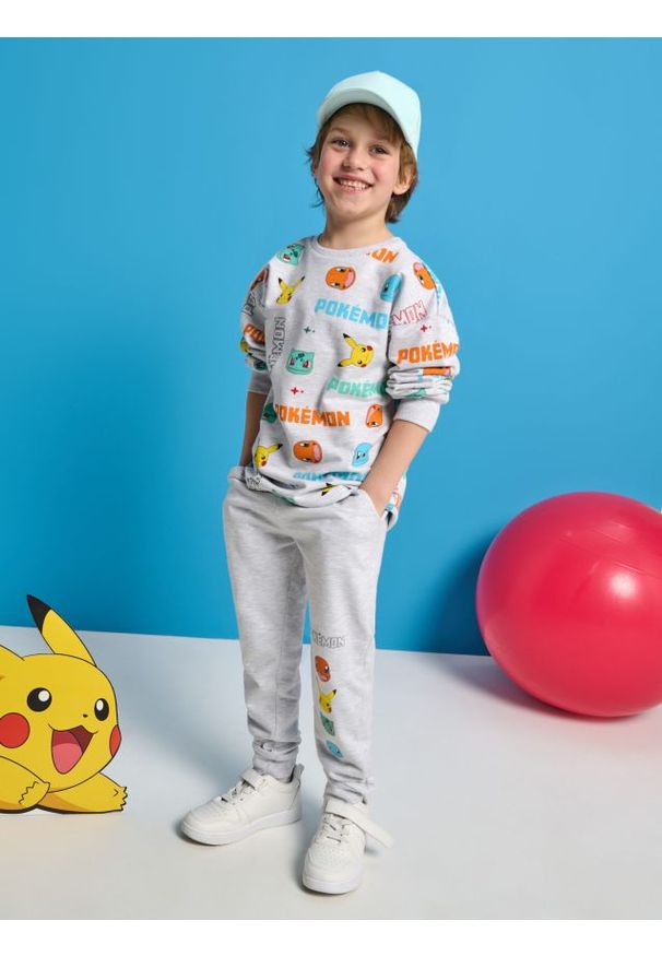 Sinsay - Spodnie dresowe jogger Pokémon - szary. Kolor: szary. Materiał: dresówka. Wzór: nadruk