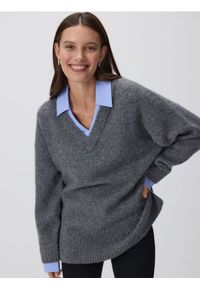 Reserved - Sweter z koszulowym kołnierzem - szary. Kolor: szary. Materiał: wełna, dzianina #1