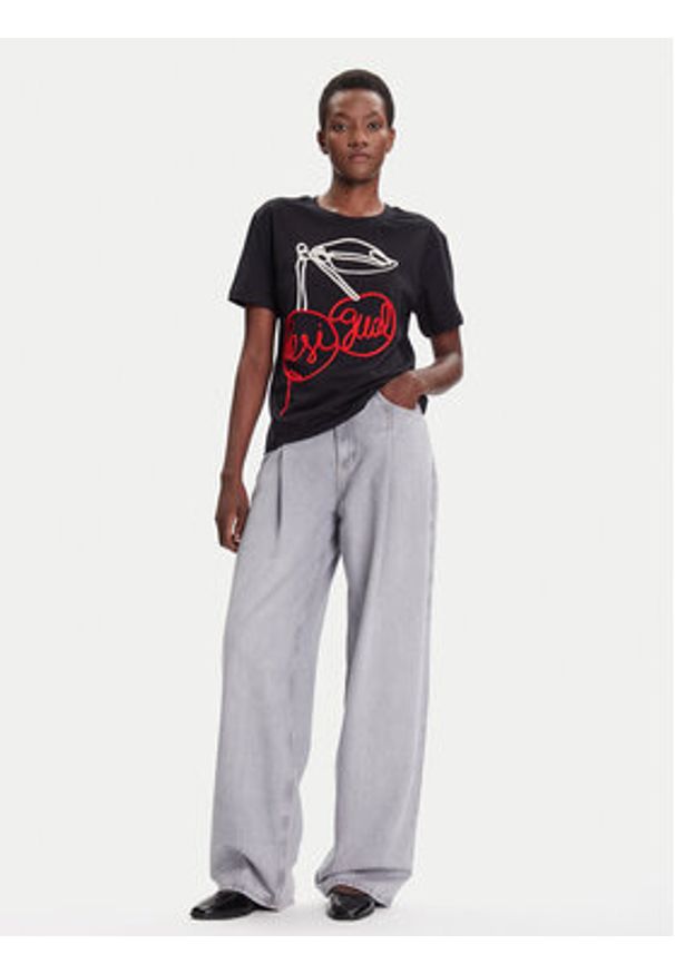 Desigual T-Shirt Berlin 25WWTK51 Czarny Regular Fit. Kolor: czarny. Materiał: bawełna