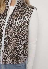 Born2be - Biała Dwustronna Kamizelka Pikowana ze Ściągaczami Kiterta. Okazja: na co dzień. Kolor: biały. Materiał: jeans. Wzór: nadruk, gładki, motyw zwierzęcy. Styl: klasyczny, casual, elegancki #7