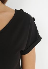 Born2be - Czarny T-shirt Violante. Kolor: czarny. Materiał: bawełna, elastan, materiał, jersey, dzianina. Długość: krótkie #3