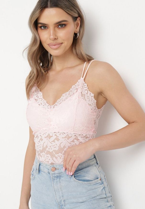 Born2be - Różowy Koronkowy Top na Ramiączkach z Usztywnionymi Miseczkami Sileavia. Kolor: różowy. Materiał: koronka. Długość rękawa: na ramiączkach. Wzór: koronka
