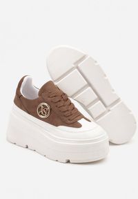 Renee - Brązowo-Białe Chunky Sneakersy Vices na Platformie z Okrągłym Detalem Sedvira. Okazja: na spacer. Nosek buta: okrągły. Kolor: brązowy. Materiał: jeans, koronka, skóra. Obcas: na platformie. Sport: turystyka piesza