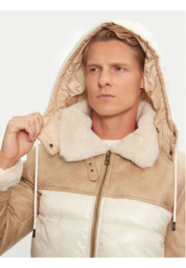 Guess Kurtka zimowa M4BL37 WGJL0 Beżowy Regular Fit. Kolor: beżowy. Materiał: syntetyk. Sezon: zima
