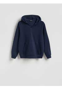 Reserved - Dzianinowa bluza z kapturem - granatowy. Typ kołnierza: kaptur. Kolor: niebieski. Materiał: dzianina #1
