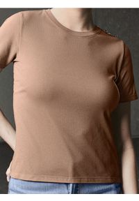Sinsay - Koszulka z krótkim rękawem - brązowy. Kolor: brązowy. Długość rękawa: krótki rękaw. Długość: krótkie