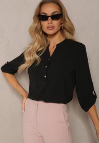Renee - Czarna Bluzka z Guzikami z Tkaniny Plumeti Jorale. Kolor: czarny. Materiał: tkanina. Styl: elegancki