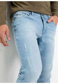 Dżinsy ze stretchem Slim Fit Straight bonprix jasnoniebieski denim. Kolor: niebieski. Wzór: aplikacja #6