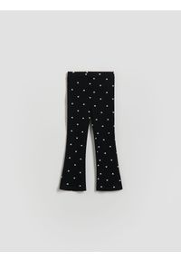 Reserved - Prążkowane legginsy - czarny. Kolor: czarny. Materiał: prążkowany