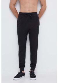 Fila dres bawełniany kolor czarny. Kolor: czarny. Materiał: bawełna, dresówka #7