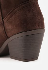 Renee - Brązowe Kozaki Kowbojki na Stożku z Gładką Cholewką z Imitacji Zamszu Halille. Nosek buta: otwarty. Kolor: brązowy. Materiał: zamsz. Szerokość cholewki: normalna. Wzór: gładki. Obcas: na stożku. Wysokość obcasa: średni #4