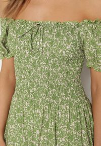 Born2be - Jasnozielona Sukienka Hiszpanka z Bawełny w Drobne Kwiatki Wietema. Okazja: na co dzień. Typ kołnierza: dekolt hiszpanka. Kolor: zielony. Materiał: bawełna. Wzór: kwiaty. Typ sukienki: z odkrytymi ramionami. Styl: casual #7