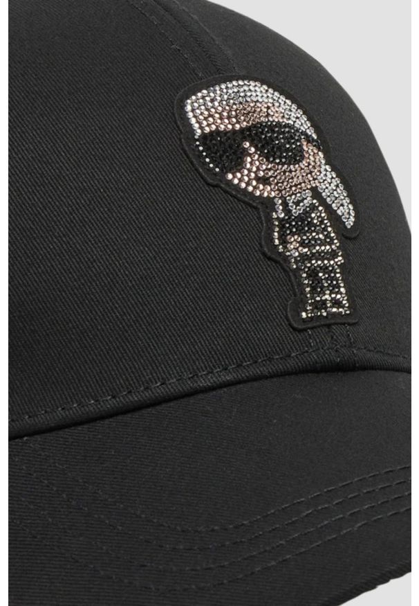 Karl Lagerfeld - KARL LAGERFELD Czapka z daszkiem damska z cyrkonami Ikon. Kolor: czarny. Materiał: materiał. Wzór: aplikacja. Styl: elegancki, klasyczny