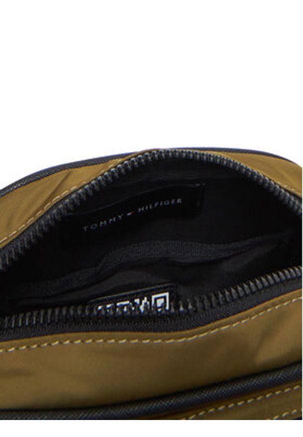 TOMMY HILFIGER - Tommy Hilfiger Saszetka Th Repreve Mini Reporter AM0AM13465 Brązowy. Kolor: brązowy. Materiał: materiał