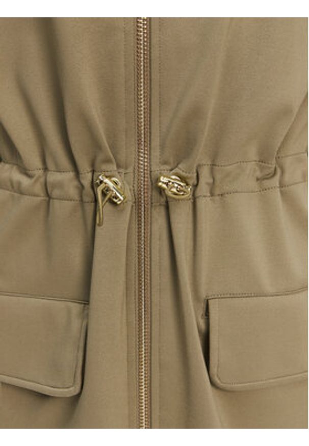 Guess Sukienka codzienna V5YK04 KCX42 Zielony Regular Fit. Okazja: na co dzień. Kolor: zielony. Materiał: syntetyk. Typ sukienki: proste. Styl: casual