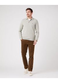 Wrangler - MĘSKA KOSZULKA WRANGLER REFINED POLO DEEP LICHEN W7F9KHX1X 112323734. Typ kołnierza: polo #4