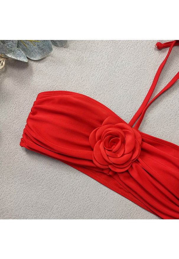 Intica - Strój kąpielowy z kwiatowym wzorem na plażę i basen Naciye. Kolor: biały. Materiał: materiał. Wzór: kwiaty