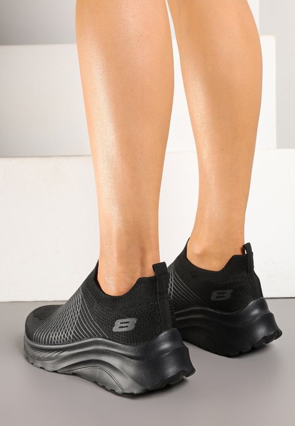 Born2be - Czarne Buty Sportowe Sneakersy Grubej Podeszwie z Tłoczeniem i Siateczkową Cholewką Puvorea. Kolor: czarny. Szerokość cholewki: normalna