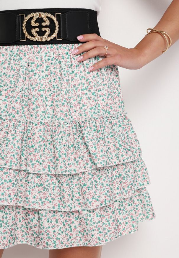 Born2be - Biało-Niebieska Spódnica z Falbankami i Paskiem z Ozdobną Klamrą w Komplecie Asoura. Kolor: biały