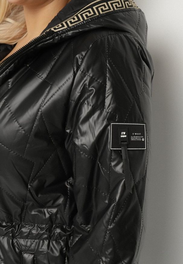 Born2be - Czarna Kurtka Pikowana Parka z Nieodpinanym Kapturem Oferra. Kolekcja: plus size. Kolor: czarny