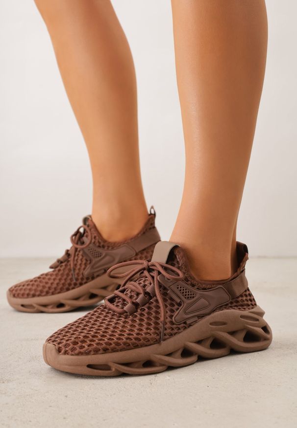 Renee - Brązowe Streetwearowe Sneakersy z Siateczki na Perforowanej Podeszwie Clythusa. Kolor: brązowy. Materiał: skóra. Szerokość cholewki: normalna. Sport: fitness