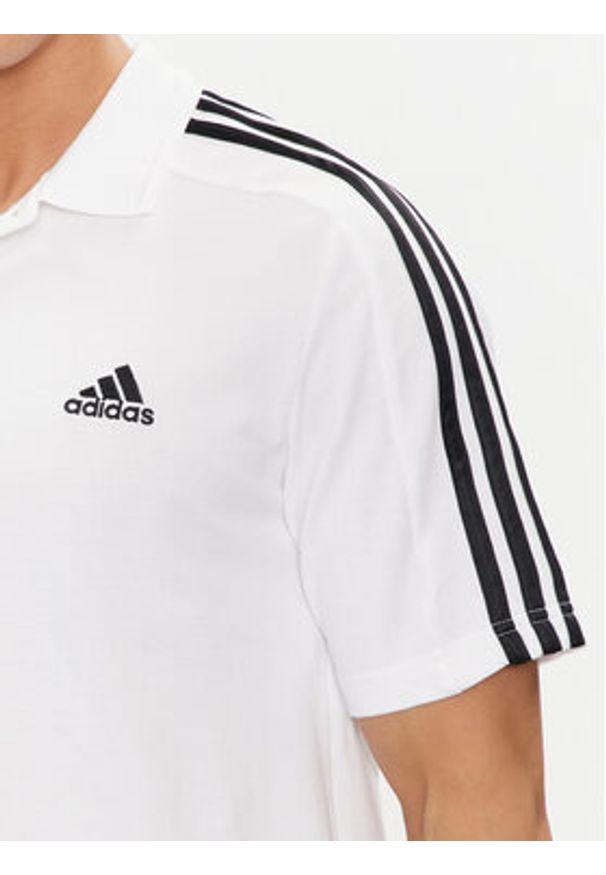 Adidas - adidas Polo Essentials Piqué Embroidered Small Logo 3-Stripes Polo Shirt IC9312 Biały Regular Fit. Typ kołnierza: polo. Kolor: biały. Materiał: bawełna