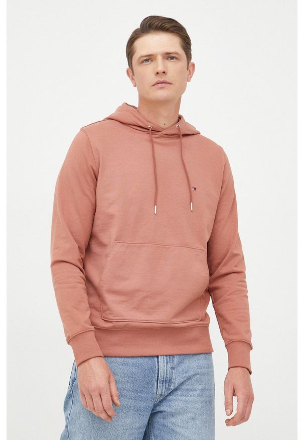 TOMMY HILFIGER - Tommy Hilfiger bluza męska kolor różowy z kapturem gładka. Typ kołnierza: kaptur. Kolor: różowy. Materiał: bawełna, materiał. Wzór: gładki