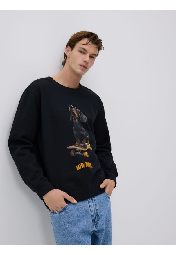 Reserved - Bluza z nadrukiem - czarny. Kolor: czarny. Materiał: dzianina, bawełna. Wzór: nadruk