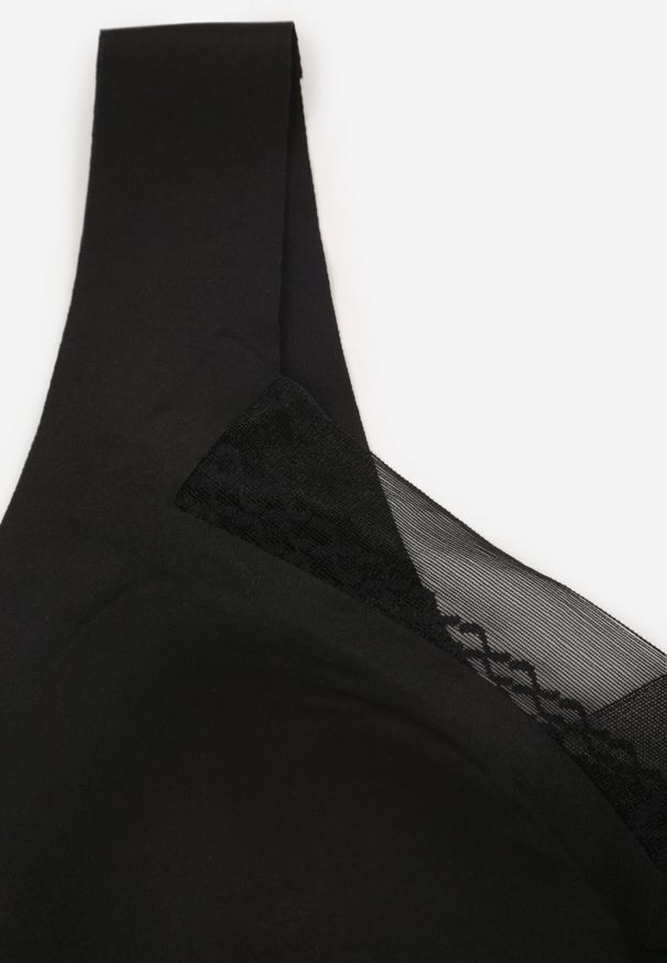 Born2be - Czarny Biustonosz Sportowy z Siateczką i Usztywnionymi Miseczkami Zerirae. Kolor: czarny. Materiał: dresówka. Rodzaj stanika: wyciągane miseczki