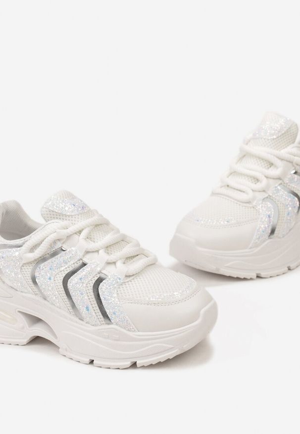 Renee - Białe Sneakersy na Masywnej Podeszwie Odobione Brokatem Thirlas. Kolor: biały