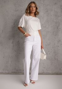 Renee - Biała Nietoperzowa Bluzka z Wiskozy na Jedno Ramię z Marszczeniem w Talii Ariciane. Okazja: na co dzień. Kolor: biały. Materiał: wiskoza. Styl: casual #3