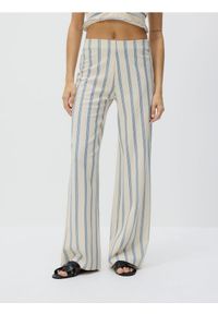 Reserved - Spodnie w paski - kremowy. Kolor: kremowy. Materiał: bawełna. Wzór: paski #1