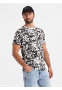 Ombre Clothing - Męska wzorzysta bawełniana koszulka z krótkim rękawem – biało-czarna V2. Okazja: na co dzień. Kolor: biały. Materiał: bawełna. Długość rękawa: krótki rękaw. Długość: krótkie. Wzór: nadruk. Styl: klasyczny, casual