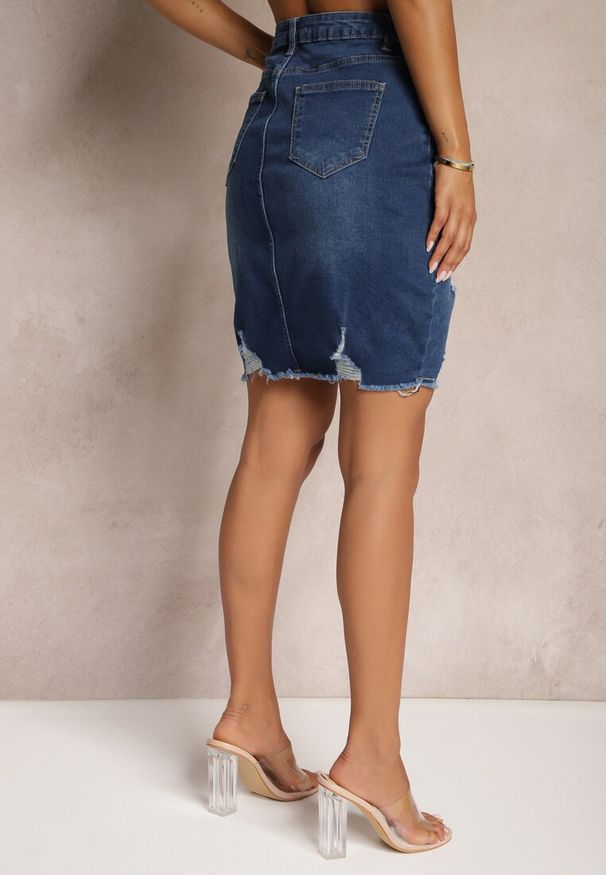 Renee - Niebieska Jeansowa Spódnica Mini z Guzikami Karandi. Kolor: niebieski. Materiał: jeans
