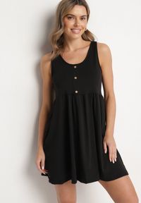 Born2be - Czarna Sukienka o Rozkloszowanym Kroju na Szerokich Ramiączkach z Guzikami Jenovira. Okazja: na co dzień. Kolor: czarny. Długość rękawa: na ramiączkach. Styl: casual #3
