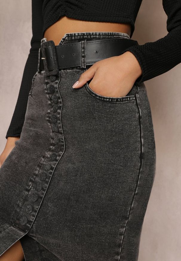 Renee - Szara Jeansowa Spódnica Ołówkowa Midi z Guzikami i Rozcięciem Jackiesa. Kolor: szary. Materiał: jeans