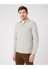 Wrangler - MĘSKA KOSZULKA WRANGLER REFINED POLO DEEP LICHEN W7F9KHX1X 112323734. Typ kołnierza: polo #1