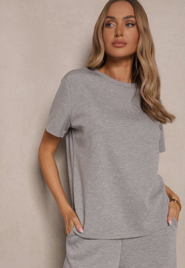 Renee - Szary T-shirt z Wiskozą i Cyrkoniami Erritia. Okazja: na co dzień. Kolor: szary. Materiał: wiskoza. Styl: elegancki, casual