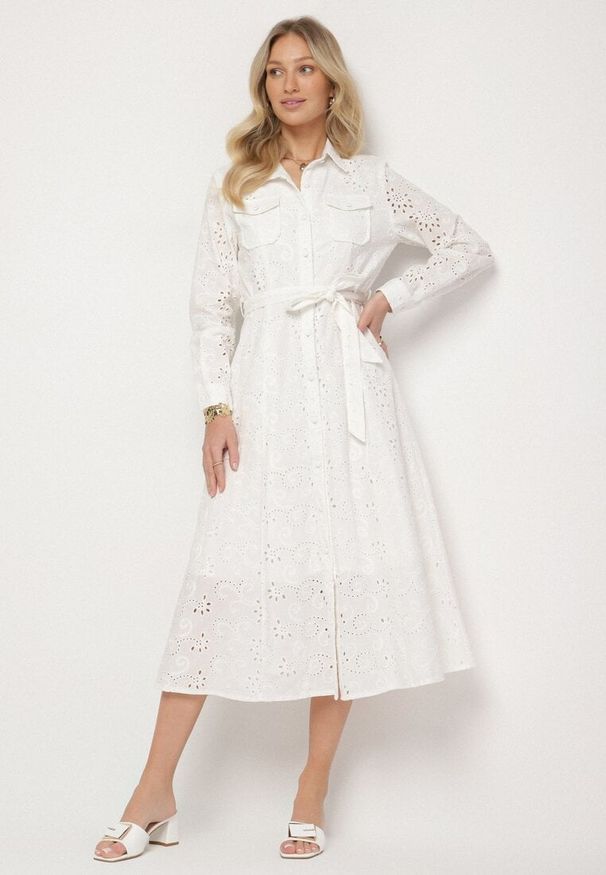 Born2be - Biała Bawełniana Sukienka z Ażurowym Wzorem i Paskiem Noviellea. Okazja: na co dzień. Kolor: biały. Materiał: bawełna. Wzór: ażurowy. Styl: casual, elegancki, klasyczny