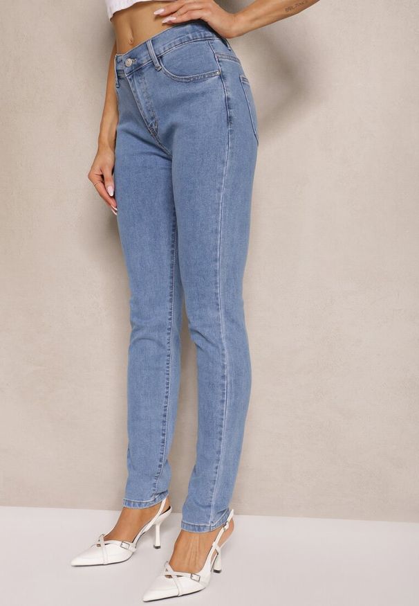 Renee - Jasnoniebieskie Jeansy Typu Skinny z Bawełną High Waist Novorine. Okazja: na co dzień. Stan: podwyższony. Kolor: niebieski. Styl: casual, elegancki