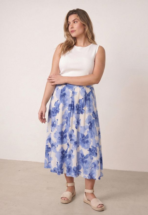 Born2be - Niebieska Rozkloszowana Spódnica z Wiskozy Zdobiona Kwiatowym Wzorem Palereia. Okazja: na co dzień. Kolekcja: plus size. Kolor: niebieski. Materiał: wiskoza. Długość: długie. Wzór: aplikacja, kwiaty. Styl: casual