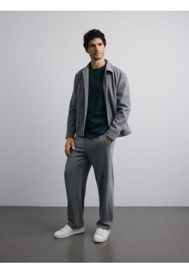 Reserved - Bawełniany t-shirt boxy - ciemnozielony. Kolor: zielony. Materiał: bawełna