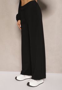 Renee - Czarny Komplet Dresowy z Wiskozą Spodnie o Szerokim Kroju i Bluza z Broszką Redaella. Kolor: czarny. Materiał: dresówka, wiskoza. Wzór: aplikacja #5