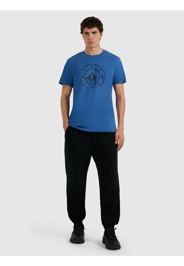 4f - 4F T-shirt regular z nadrukiem męski - niebieski S. Okazja: na co dzień. Kolor: niebieski. Materiał: skóra, bawełna, materiał. Wzór: nadruk. Styl: casual