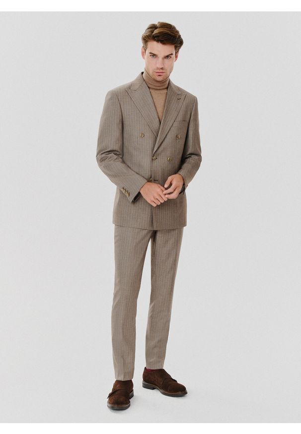 Pako Lorente - PAKO LORENTE – Beżowa marynarka garniturowa w prążki. Kolor: beżowy. Materiał: wiskoza, poliester. Wzór: prążki
