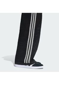 Adidas - adidas Spodnie dzianinowe Knitted Crochet Firebird KC6494 Czarny Regular Fit. Kolor: czarny. Materiał: syntetyk #3