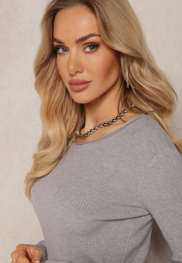Renee - Szary Dopasowany Sweter z Prążkowanej Dzianiny Bionessa. Kolor: szary. Materiał: dzianina, prążkowany. Długość rękawa: długi rękaw. Długość: długie