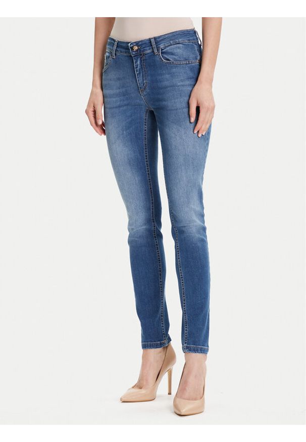 Rinascimento Jeansy CFC0126201003 Niebieski Slim Fit. Kolor: niebieski