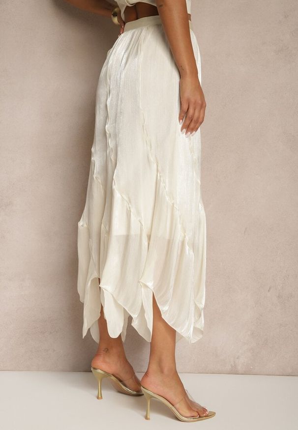 Renee - Jasnobeżowa Spódnica o Rozkloszowanym Kroju z Błyszczącą Nitką Lumorisse. Okazja: na imprezę, na co dzień. Kolor: beżowy. Styl: casual, elegancki